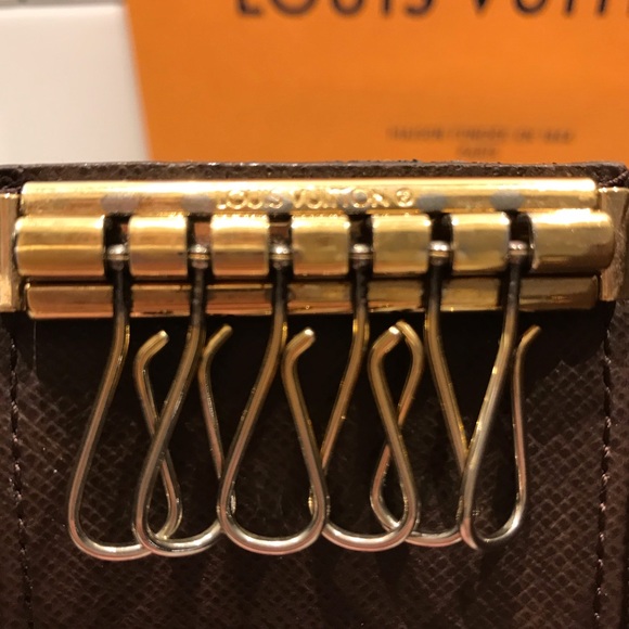 Louis Vuitton 6 key holder - Picture 5 of 8